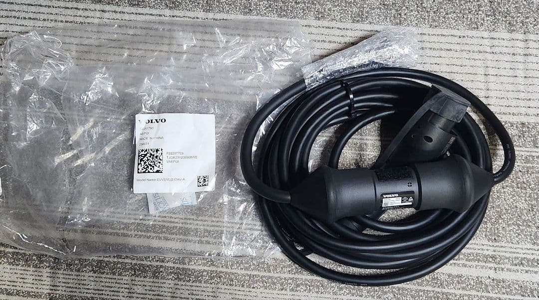 VOLVO 充電ケーブル