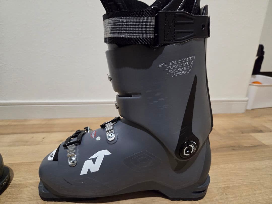 ノルディカ　スキーブーツ　スピードマシン110