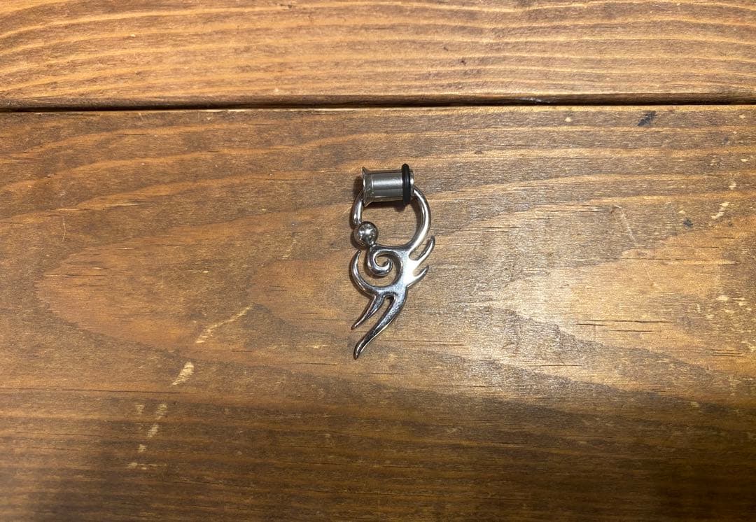 金属アレルギー対応☆トライバルピアス(12G)
