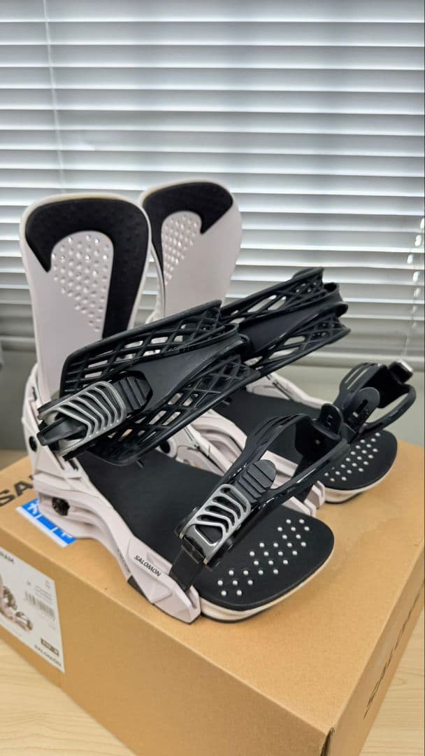 スノーボード SALOMON HOLOGRAM M SIZE