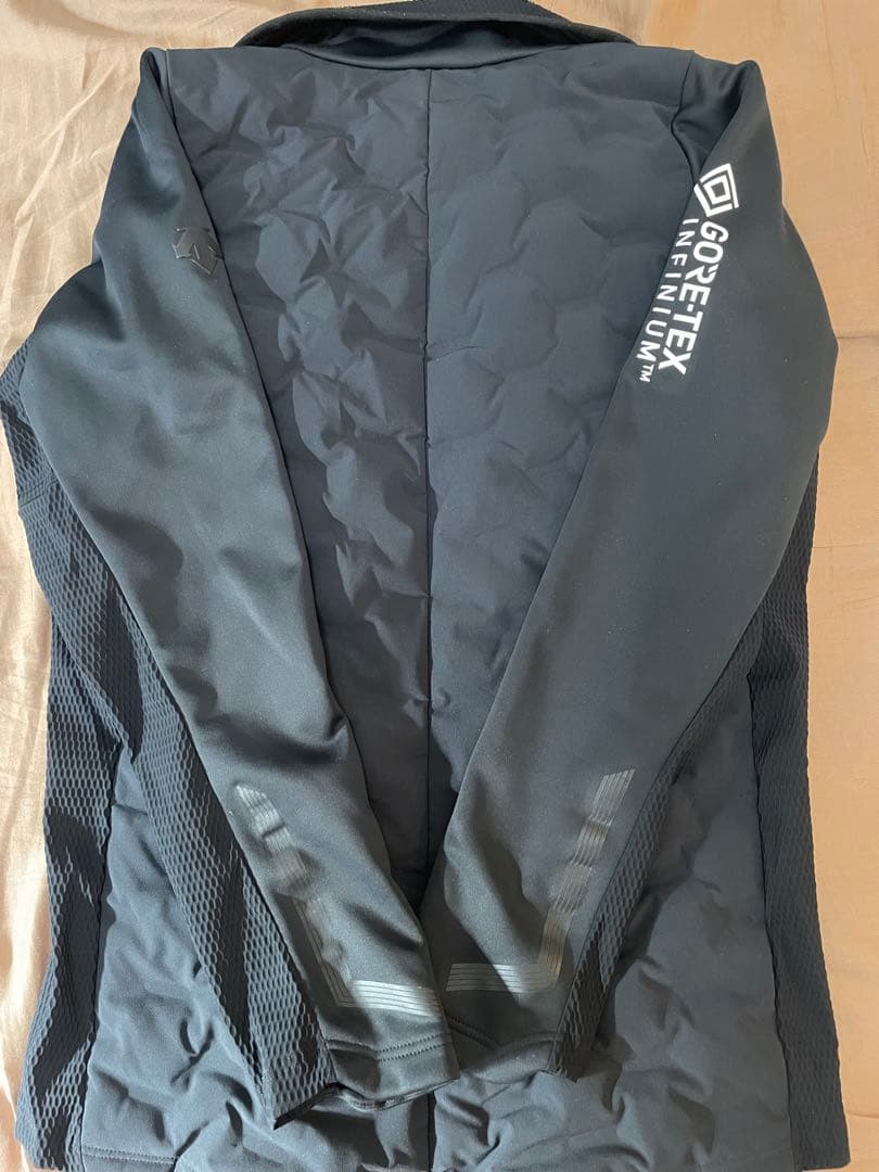 GORE-TEX INFINIUM ブラックジャケット