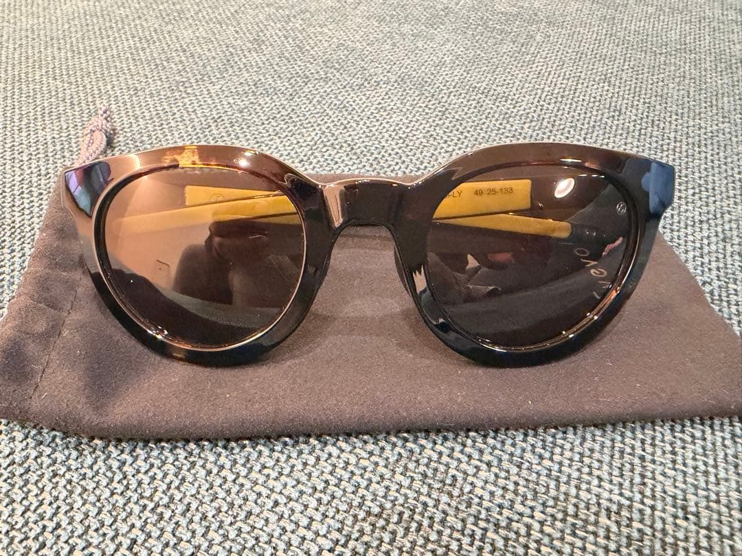 Eyevolサングラス ブラック/イエロー 収納袋付き