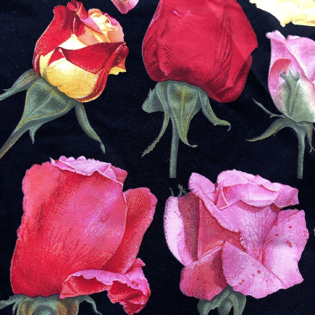 GUCCI*グッチ　シルク100%スカーフ　フローラ　花柄　ローズ　バラ