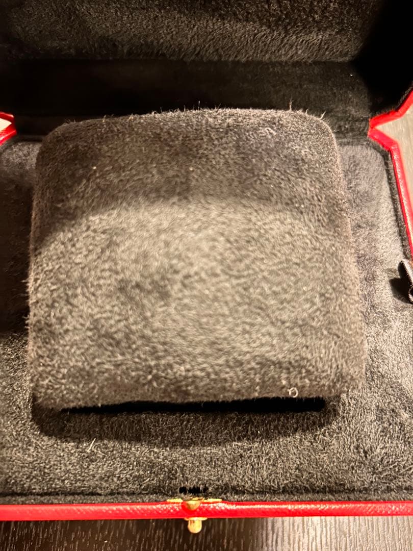 ブラックフライデー！かなり美品　正規品⭐︎Cartier 赤ギフトボックス 正方形