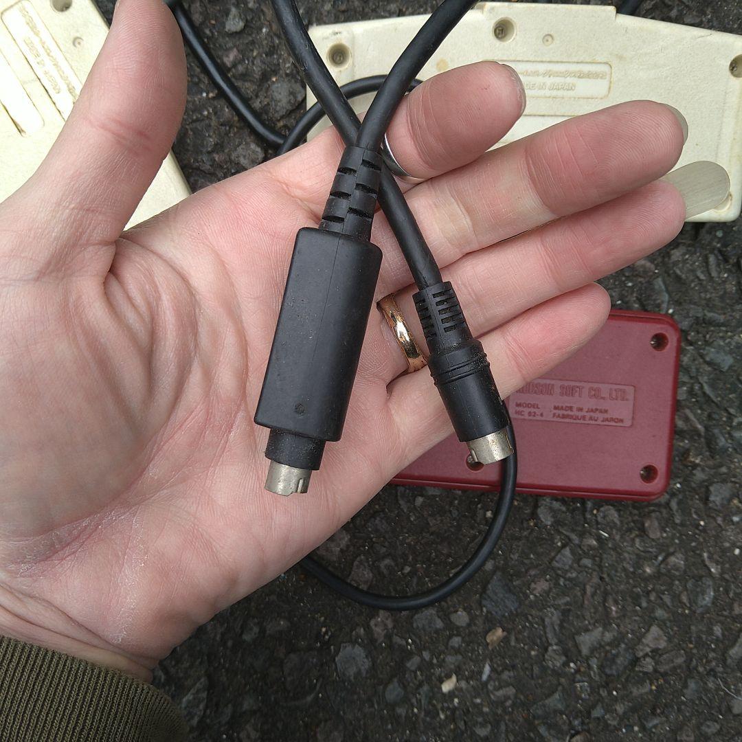 初期のPCエンジンコントローラー 2個セットとファミコン？コントローラーです♪