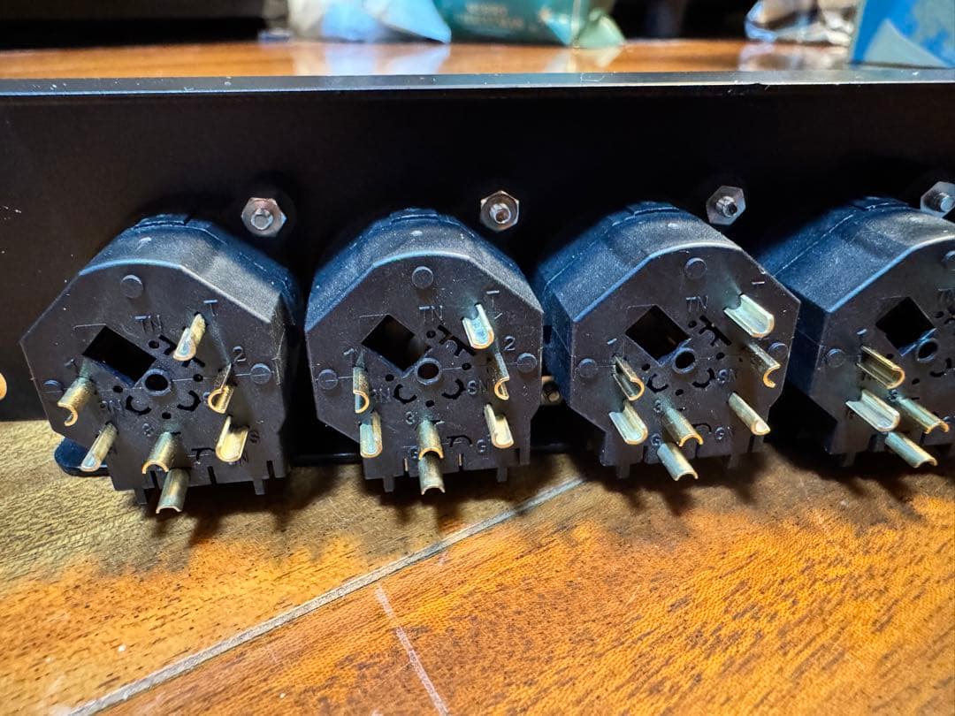 16ch コネクターパネル Neutrik コンボジャック仕様 XLR&TRS