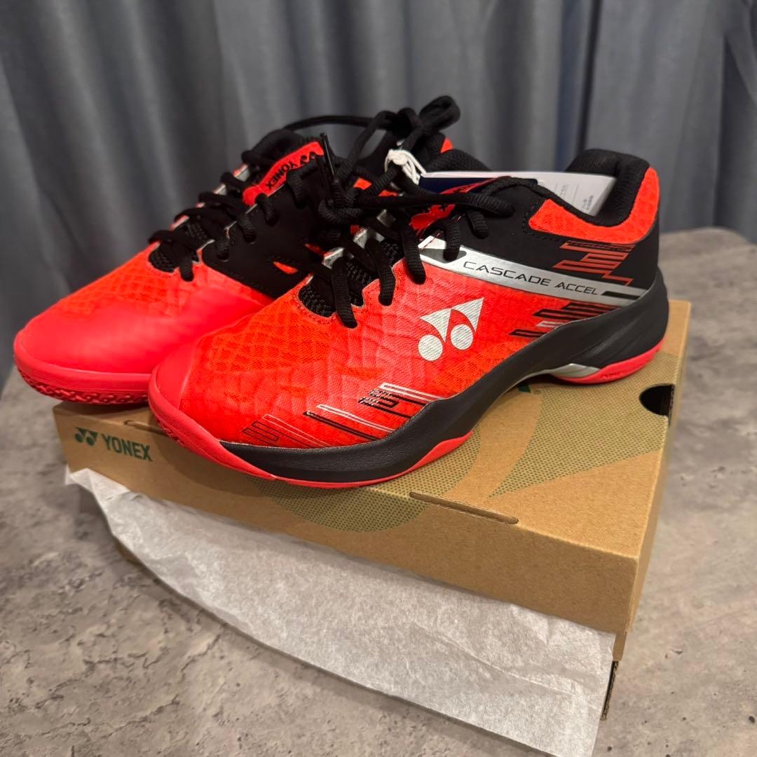 【23cm】新品未使用YONEX CASCADE ACCEL レッド/ブラック