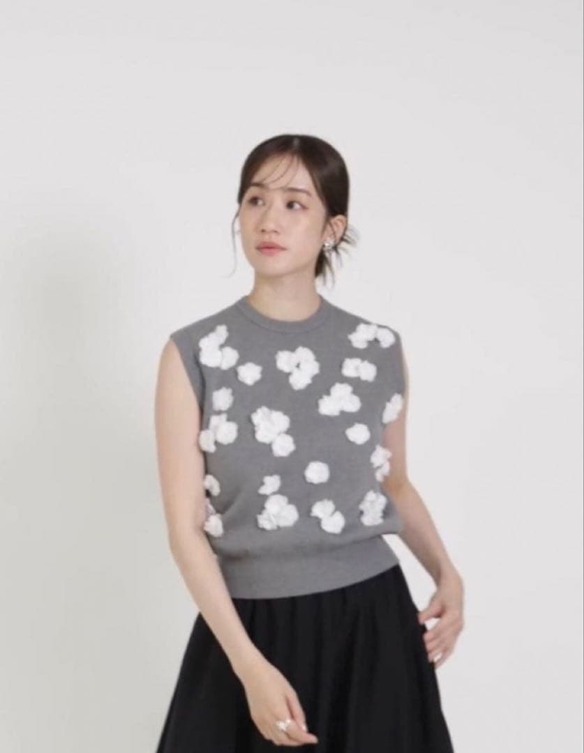 美品　ユナイテッドアローズ　フラワーモチーフ　ベスト　グレー　M