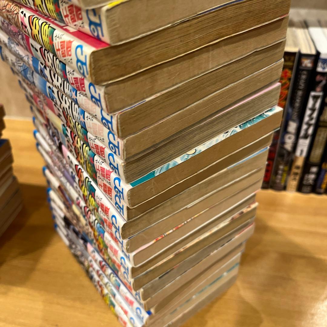 北斗の拳全巻、聖闘士星矢全巻、合計55冊