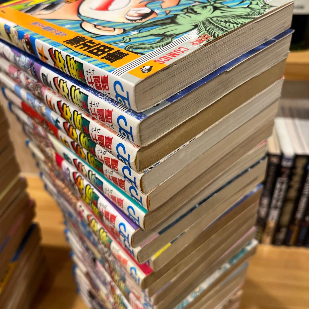 北斗の拳全巻、聖闘士星矢全巻、合計55冊