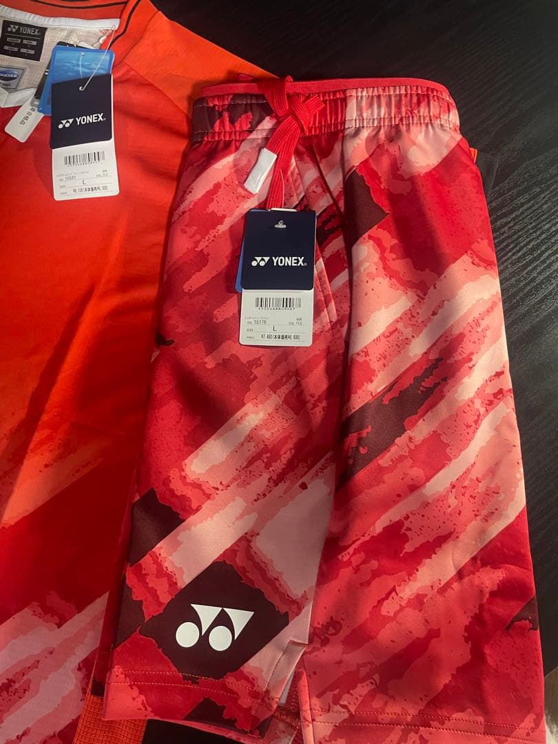 シャツとパンツセット　YONEX バドミントン ウェアセット 赤い