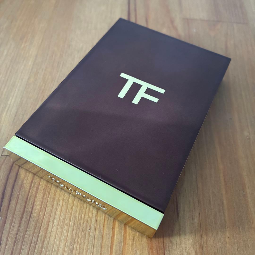 トムフォード　メタリックモーヴ　01RW