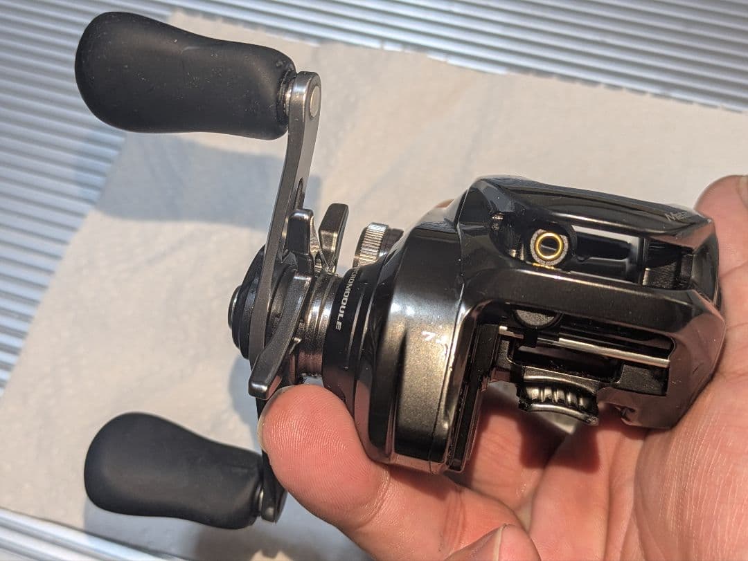 シマノ SHIMANO 20メタニウム HG 右ハンドル　本体のみ