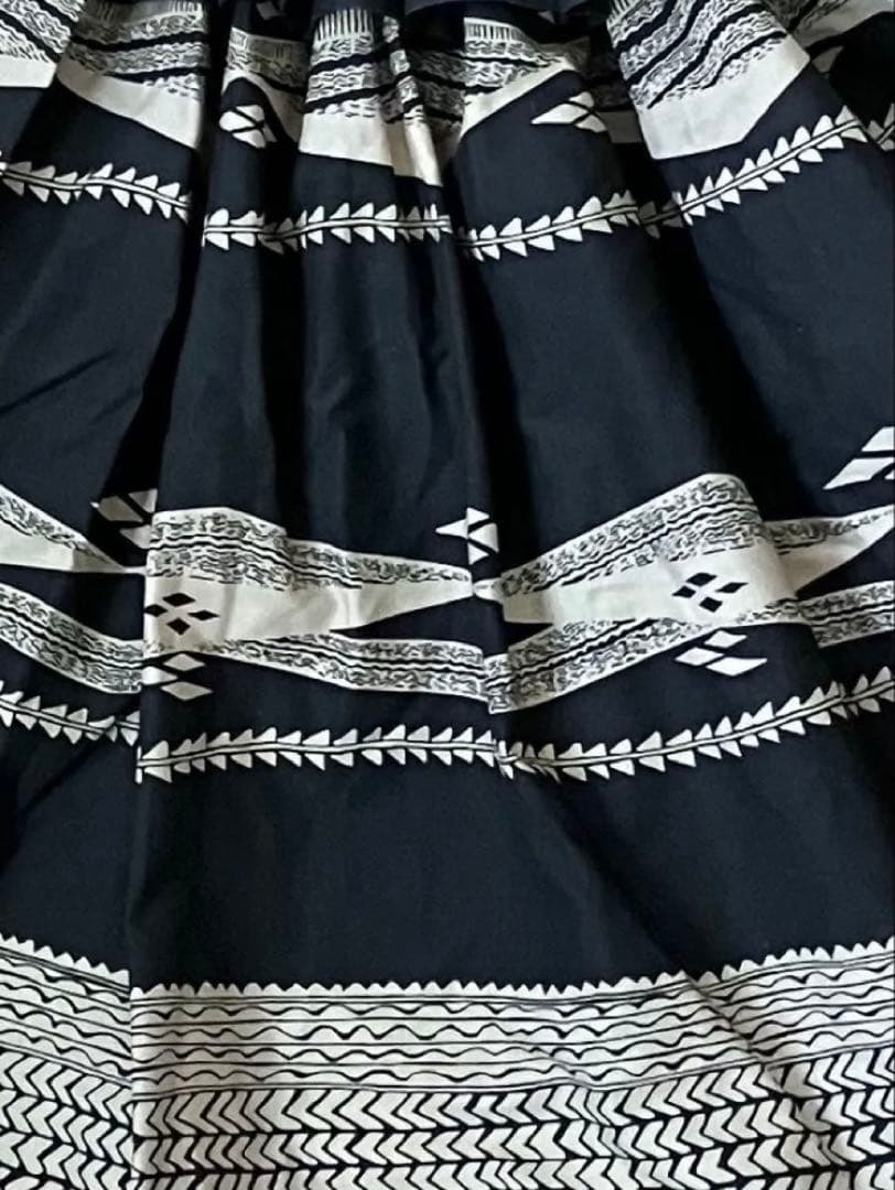 フラダンス　タヒチアン　パウスカート　外フリル　タパ柄　オヘカパラ　黒　70cm