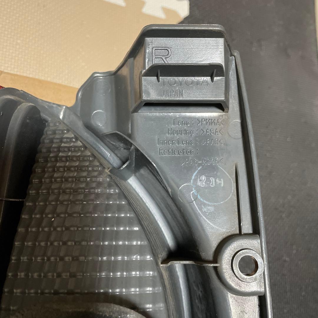 ハイエース　200系　テールランプ