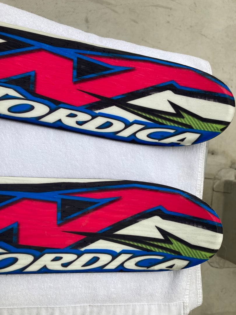 ショートスキー(ファン) ボードと開放ビィンディングNORDICA+MARKER