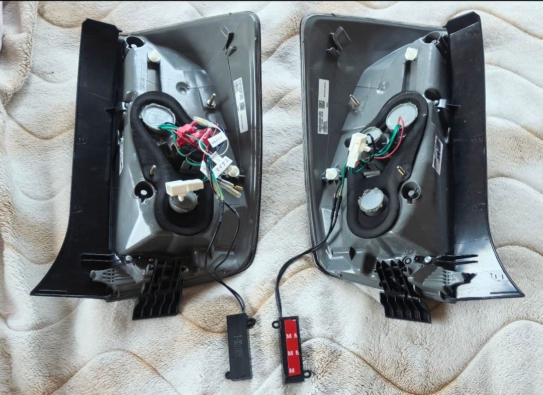 30プリウス クールセイバーテールランプ