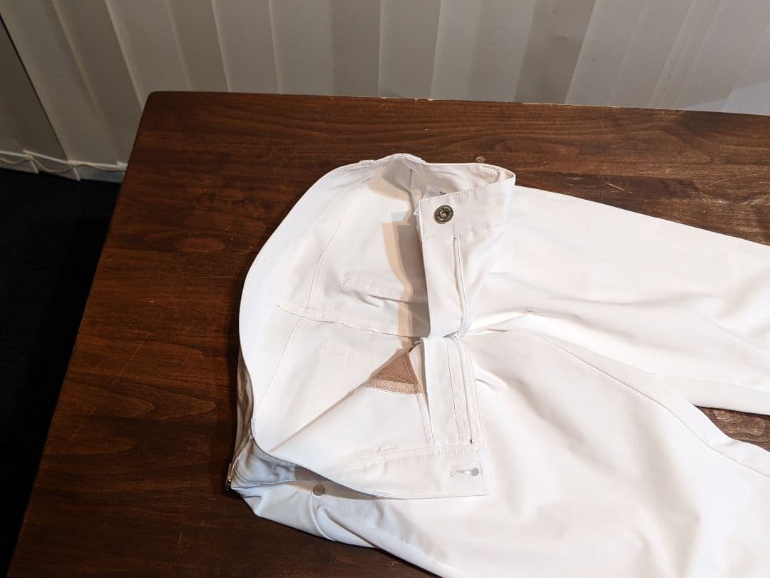 マンシングウェア　薄手　ロングパンツ　白パン　デサント　ゴルフ　テーパード　ロゴ