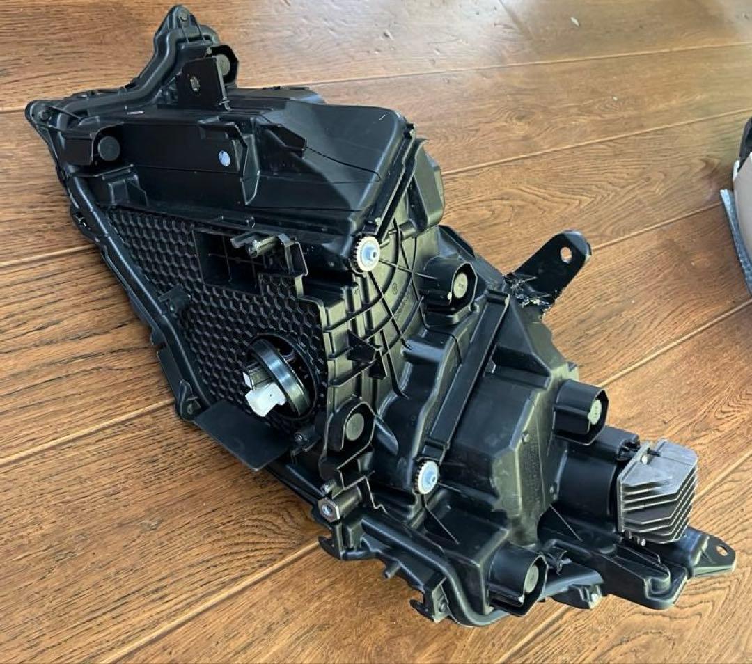 クラウンクロスオーバー（AZSH35/TZSH35型） 純正LEDヘッドライト