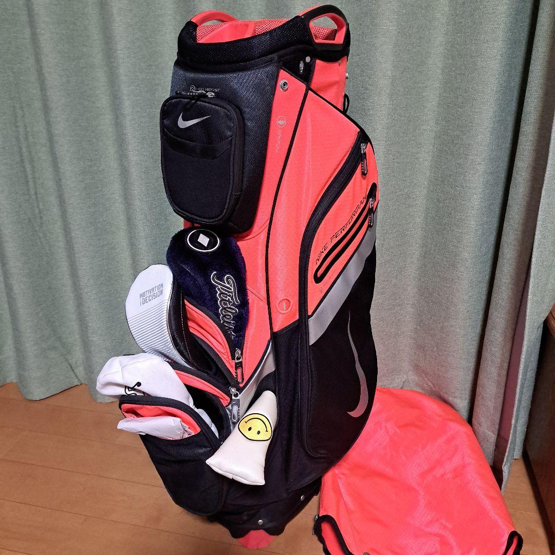 Nike キャディバッグ人気の14分割。フード付き。本体、フード共に美品。