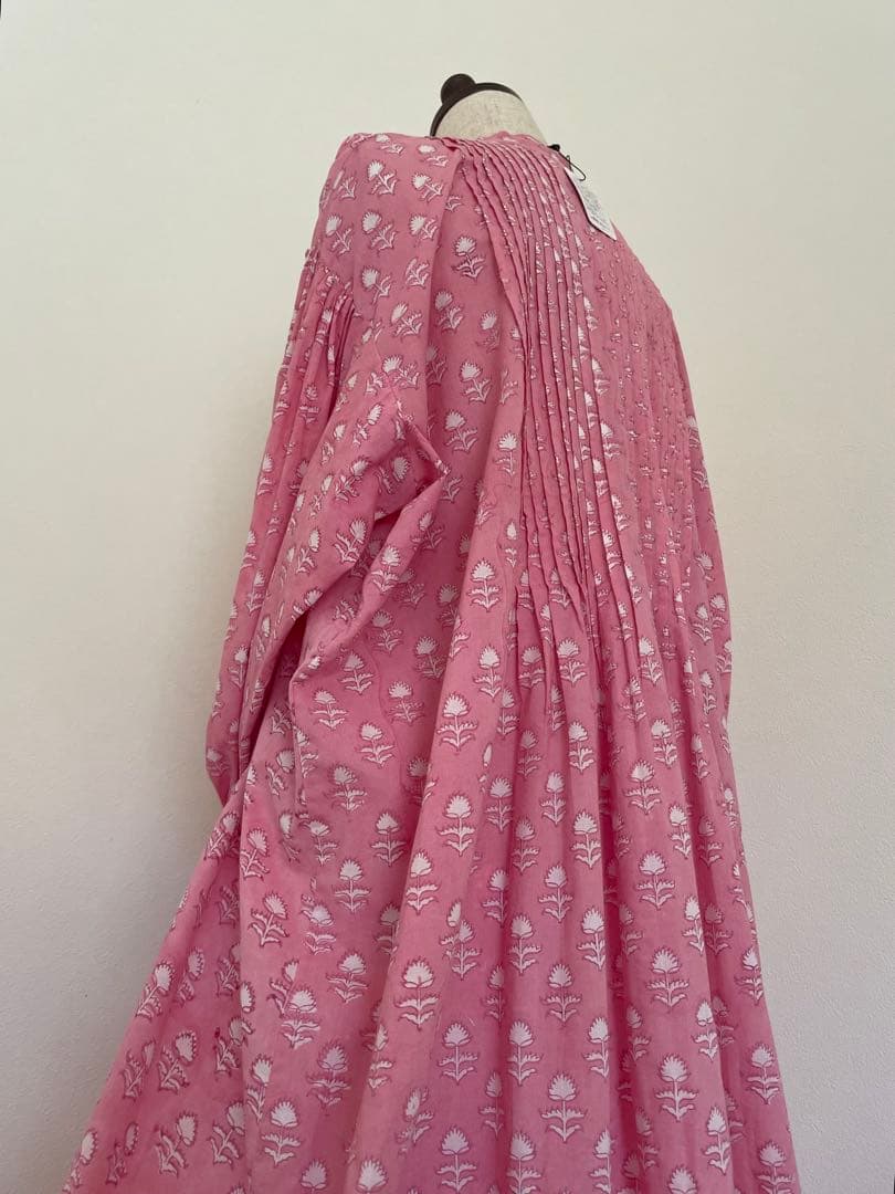 新品未使用【エミリーレヴィーン】チェリーレッドのフローラルドレス　インド製