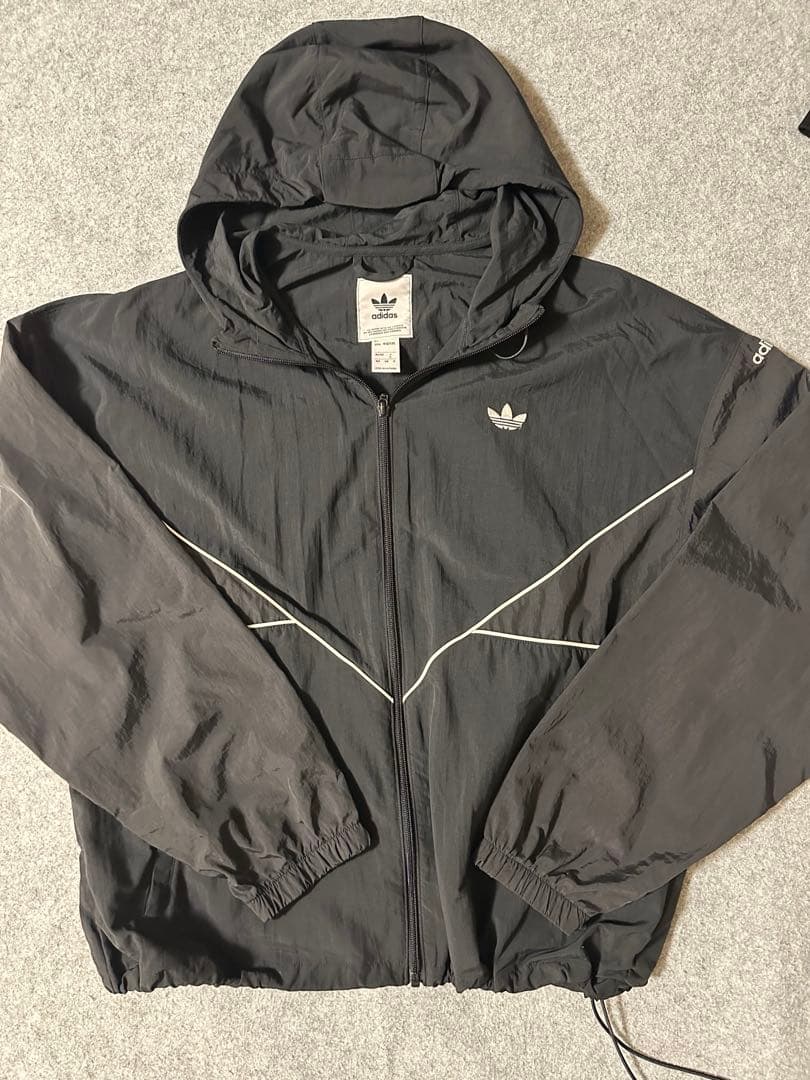 adidas ウィンドブレーカー