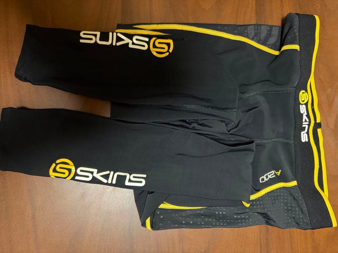 【美品】SKINS スキンズ A200 コンプレッションウェア 上下セットメンズ