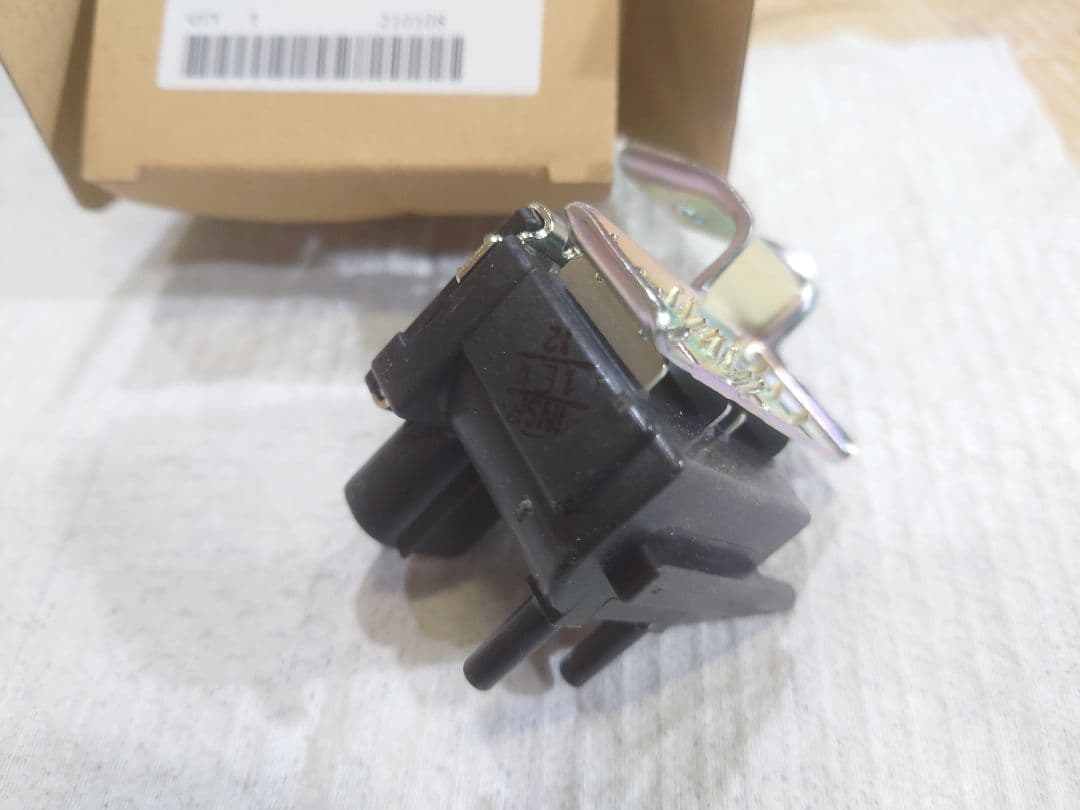 スバル　サンバー　ソレノイドバルブ　スバル純正部品