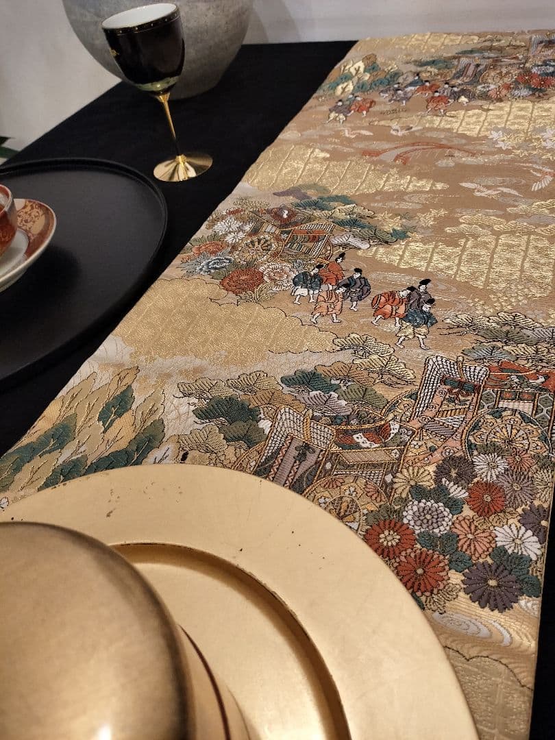 といぷー　A678★逸品‼️豪華刺繍‼️テーブルランナー2m12cm