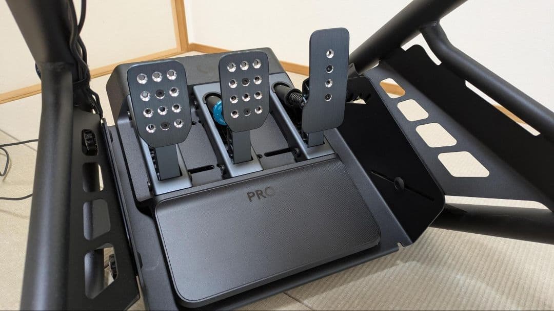 Logitech G Pro Racing ハンドル、ペダル