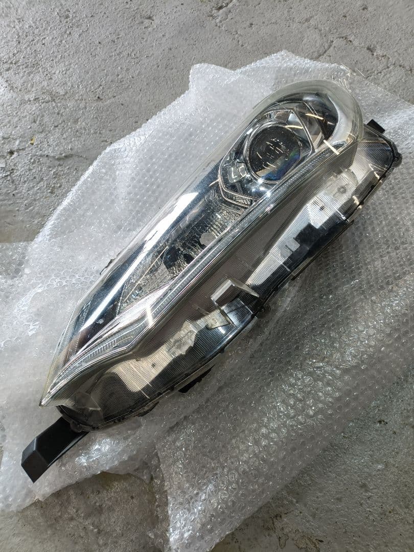 カローラフィールダー ヘッドライト