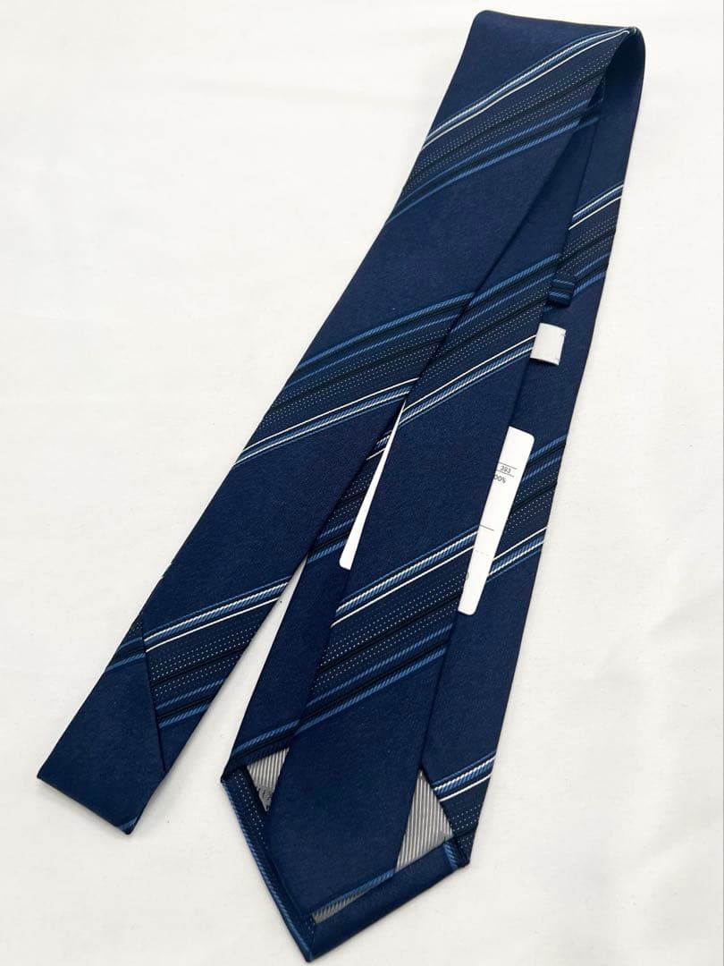 【新品未使用（152）】タケオキクチ ネクタイ シャドーストライプ柄