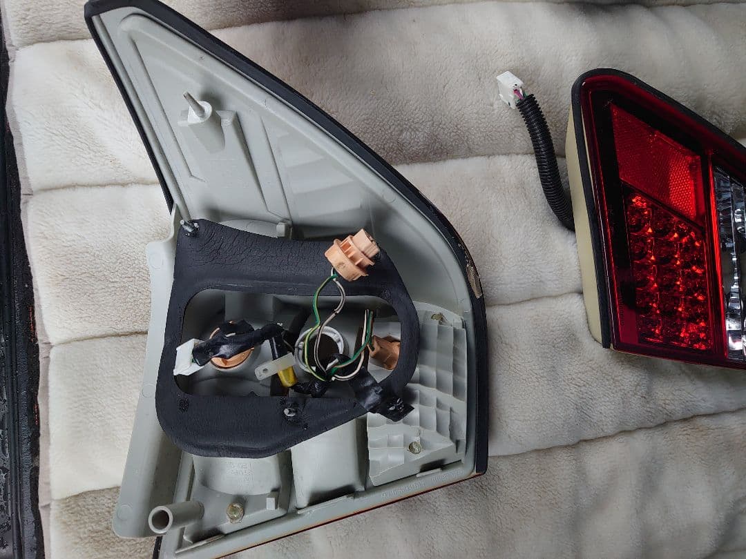 トヨタセルシオ　テールランプ　現状渡し