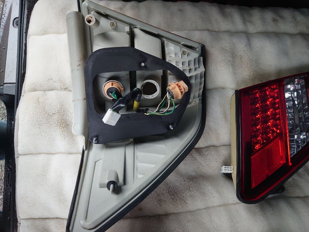 トヨタセルシオ　テールランプ　現状渡し