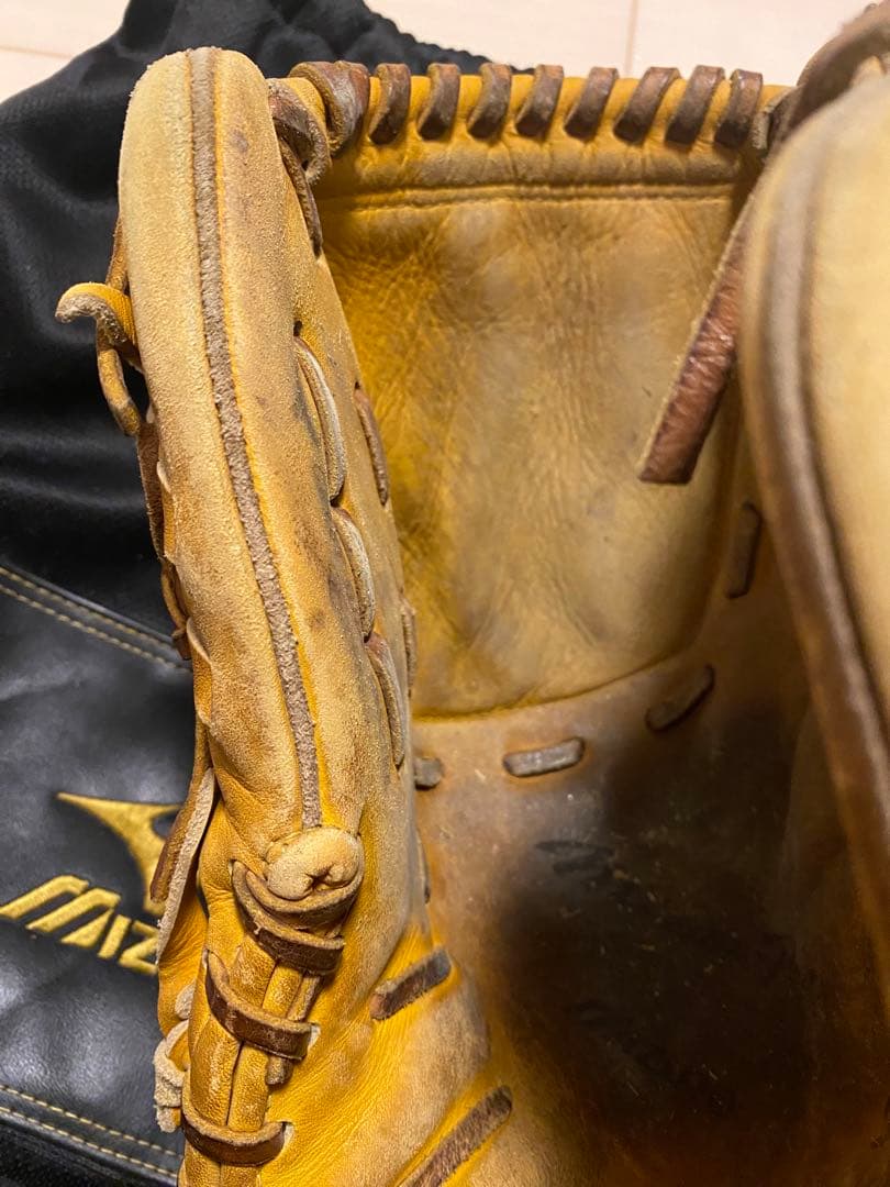 Mizuno ピッチャー用硬式グローブ(袋カバー付き)