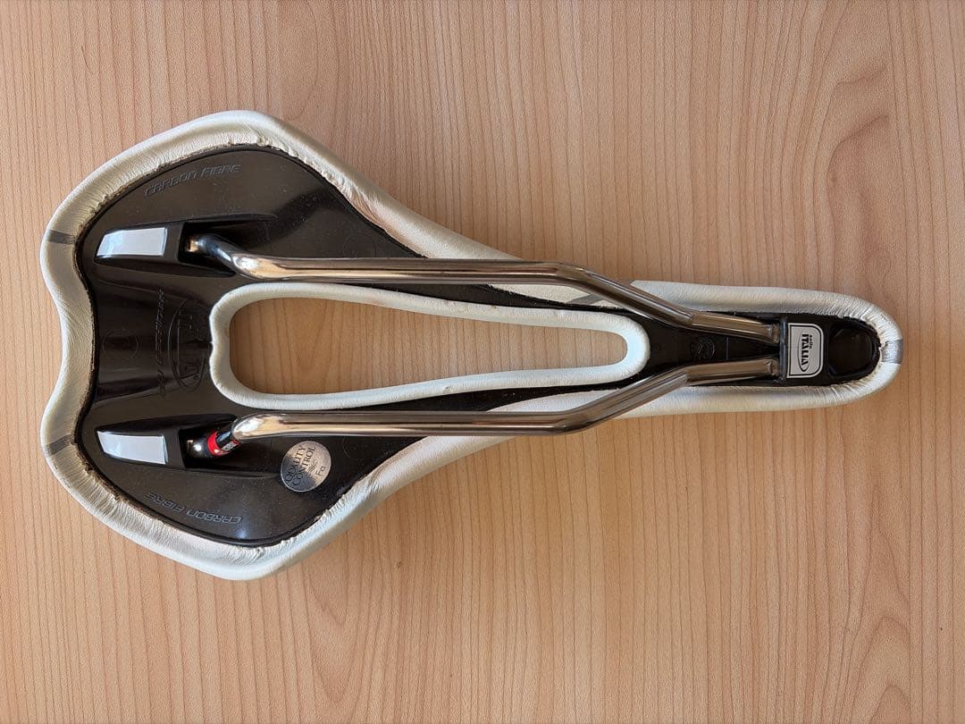 SELLE ITALIA SLR BIO FIT カーボンサドル 白