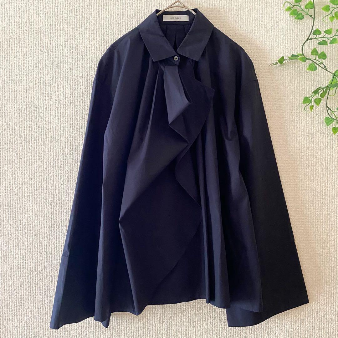 アドーア ADORE ファインコットンラッフルブラウス　ネイビー
