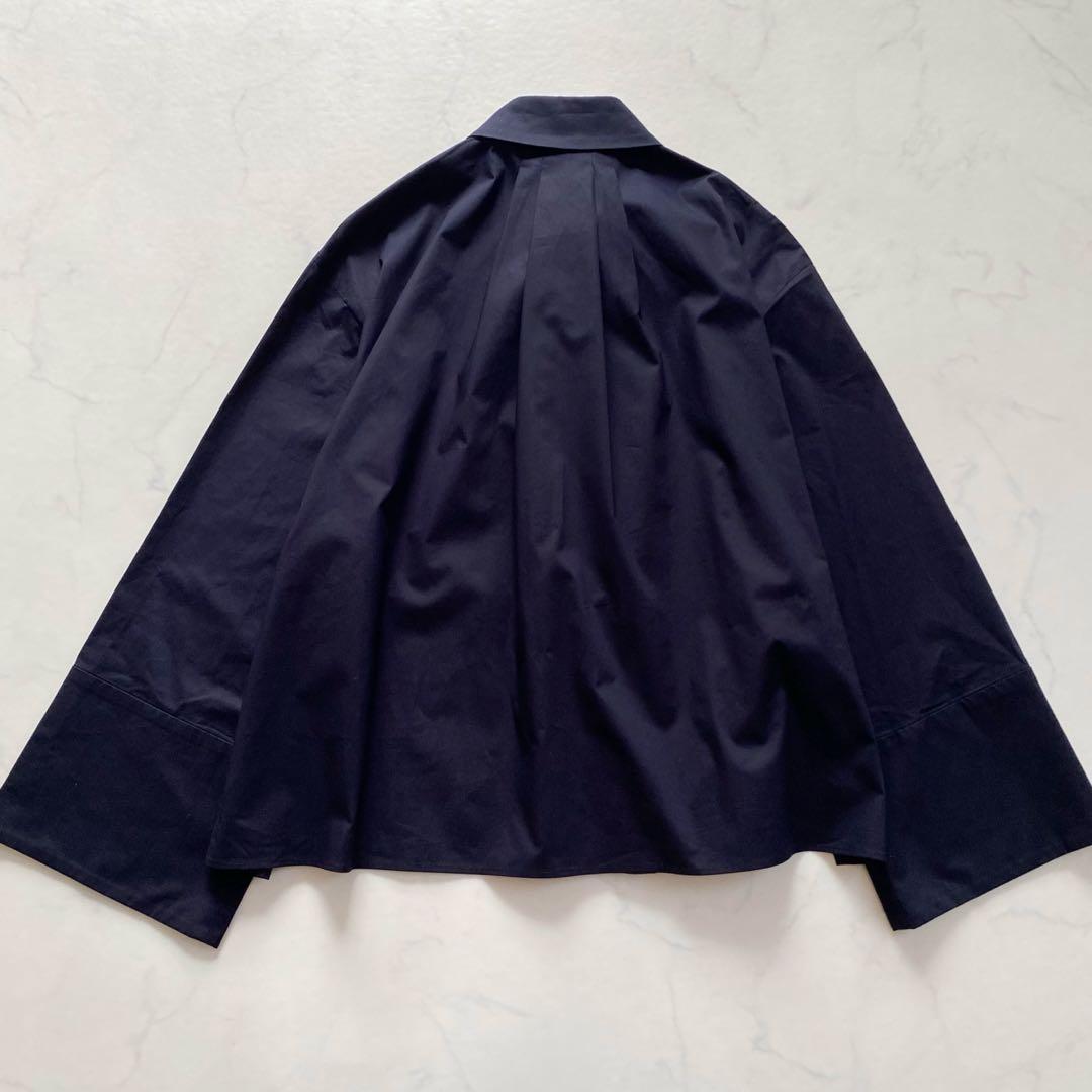 アドーア ADORE ファインコットンラッフルブラウス　ネイビー