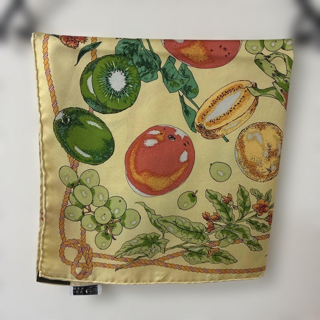 manipuri ＜シルクスカーフ65＞ フルーツバスケット　ベージュ