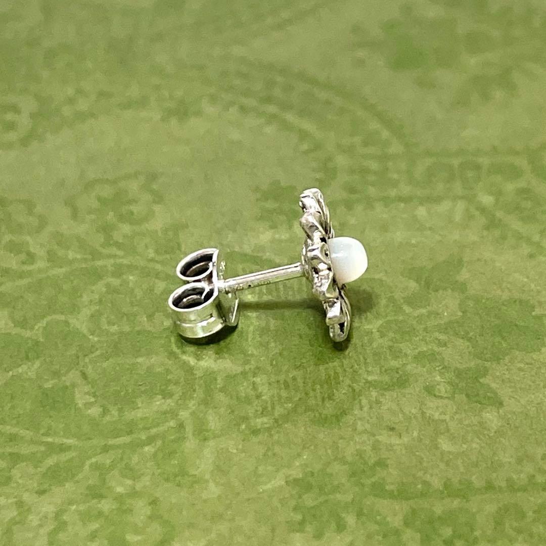 【極美品】グッチ　フラワーモチーフピアス片耳　メンズ/レディース　アラベスク