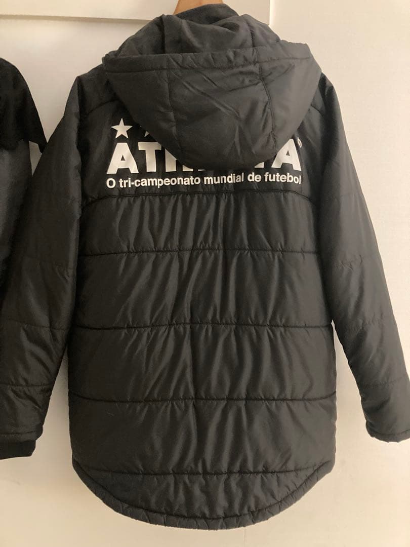 【美品】ATHLETAアスレタ　スポーツオーソリティ限定黒軽量ダウンハーフコート