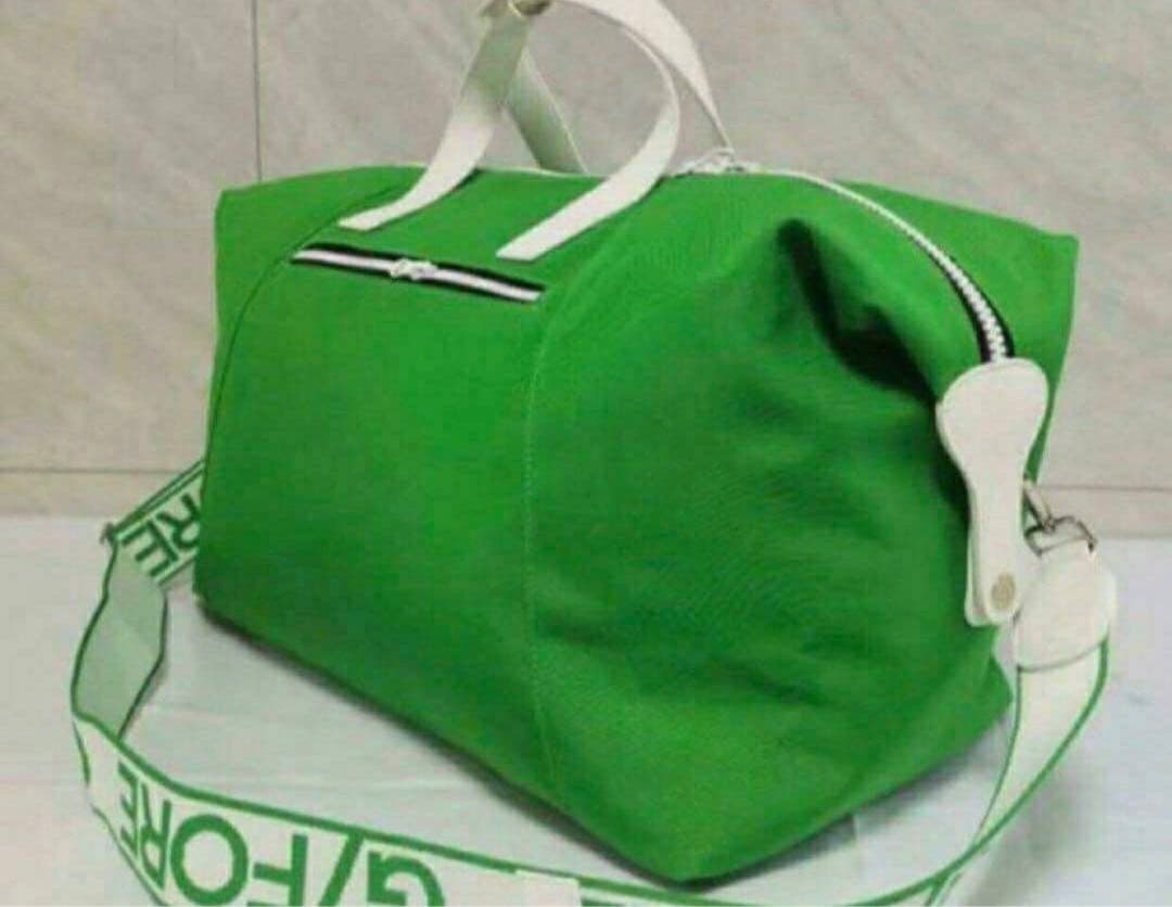 ジーフォア ボストンバッグ 男女兼用人気