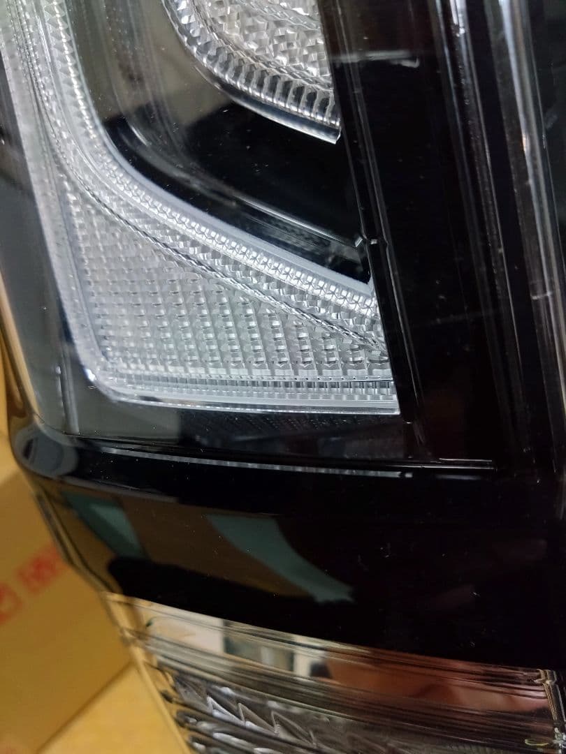 ルーミー　テールレンズ　左