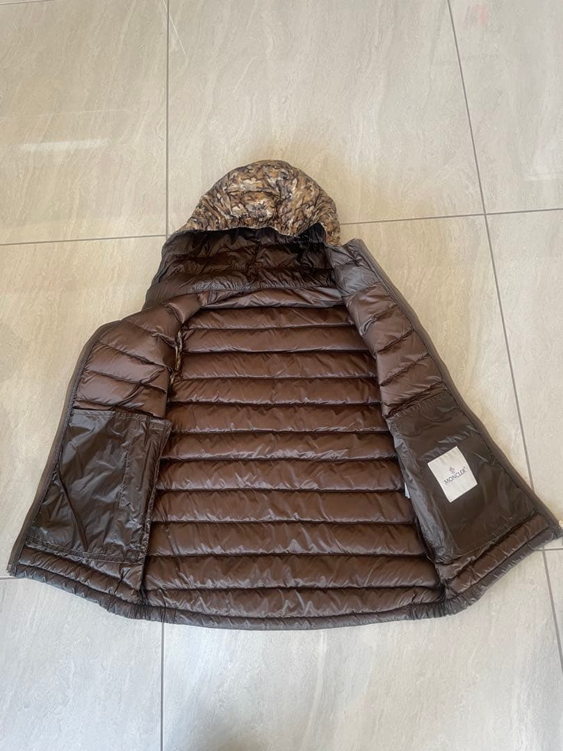 てるてる様お取り置き　モンクレール　美品　迷彩フード付きダウンベスト　サイズ2