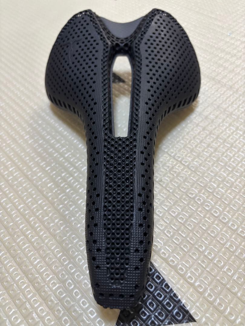 ELVES Magical OSSE PRO サドル　145mm