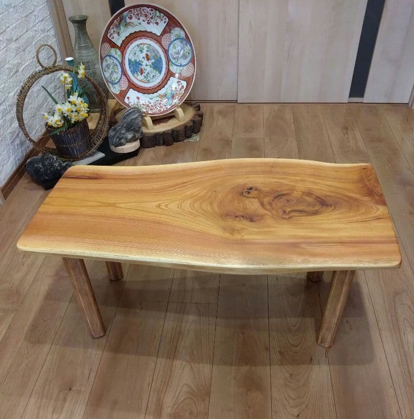 欅一枚板のテーブル㉛　ヒロ❕ 長寿のケヤキの杢目が綺麗に出ております。