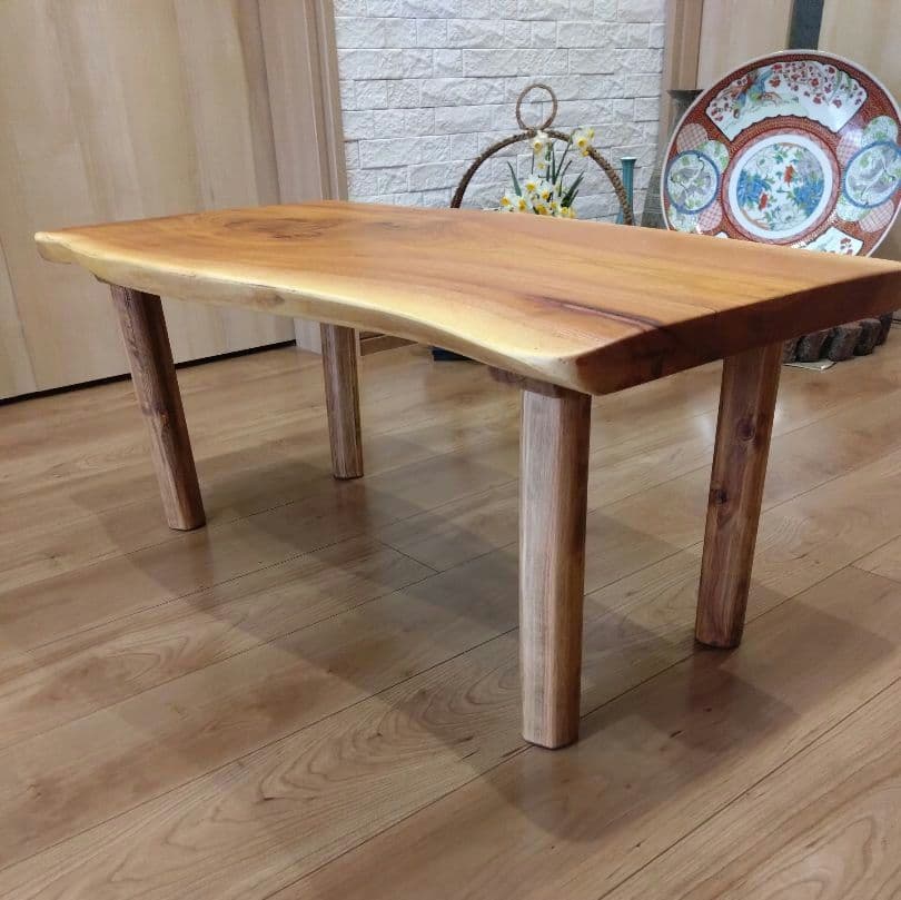 欅一枚板のテーブル㉛　ヒロ❕ 長寿のケヤキの杢目が綺麗に出ております。