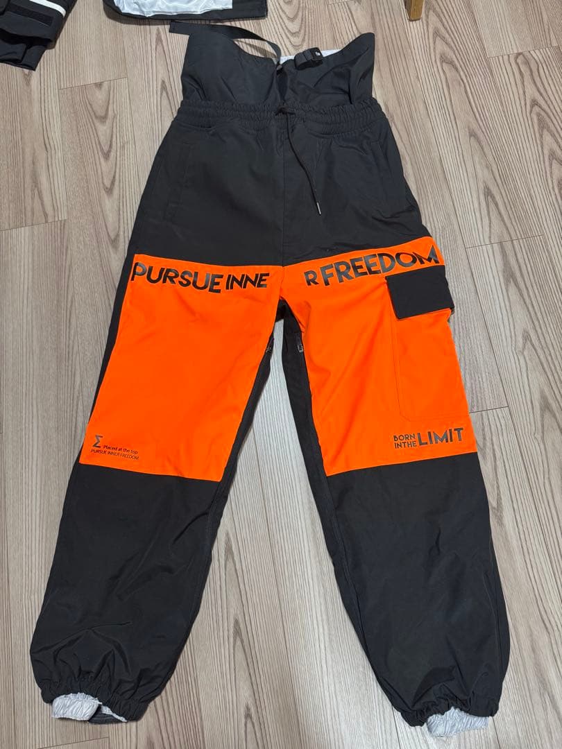 TOLASMIK ブラックジャケット