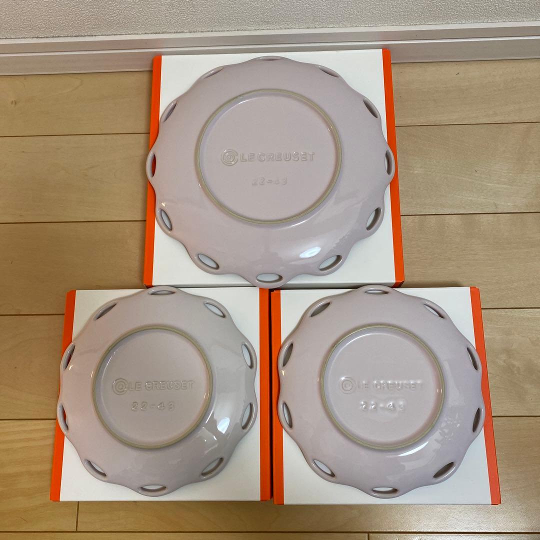 ルクルーゼ フルールレースプレート25cm.19cm3枚セット新品箱付き
