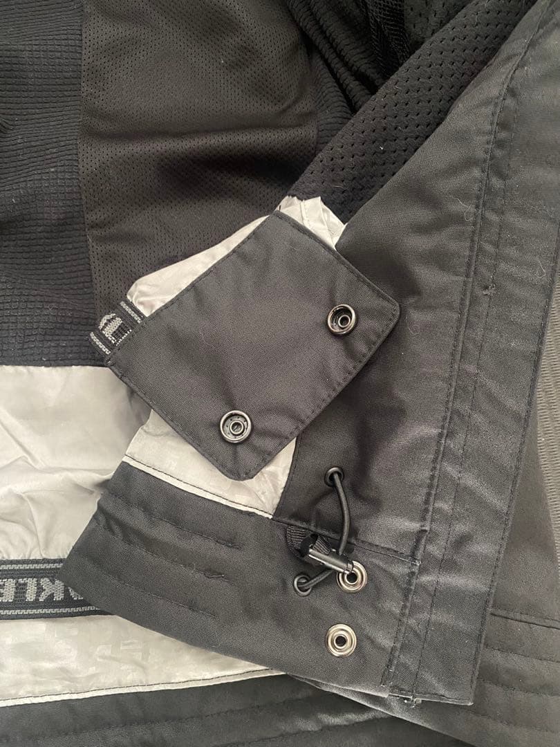 Oakley スノーボードジャケット　ブラック